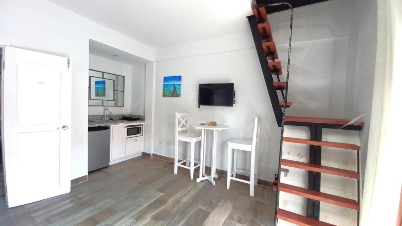 Beach Club Condos At Popeyes Caye Caulker Exterior photo