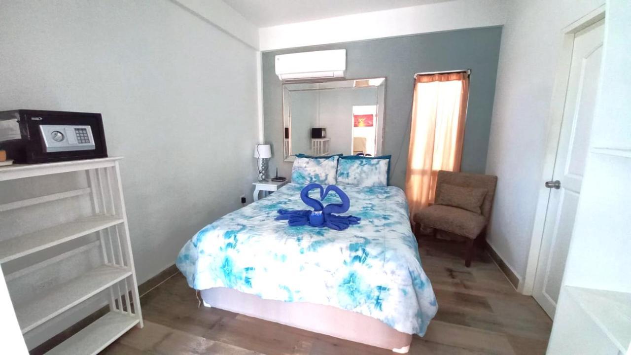 Beach Club Condos At Popeyes Caye Caulker Exterior photo