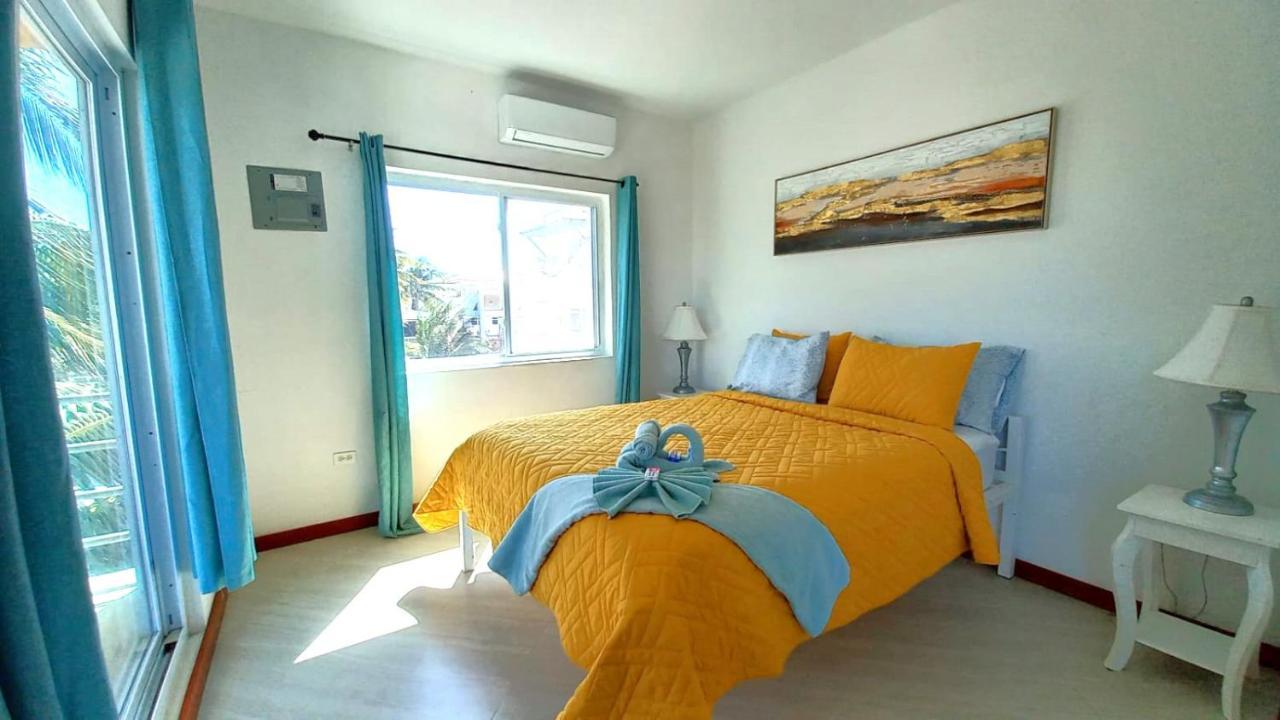 Beach Club Condos At Popeyes Caye Caulker Exterior photo