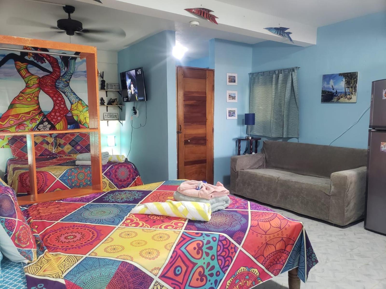 Beach Club Condos At Popeyes Caye Caulker Exterior photo