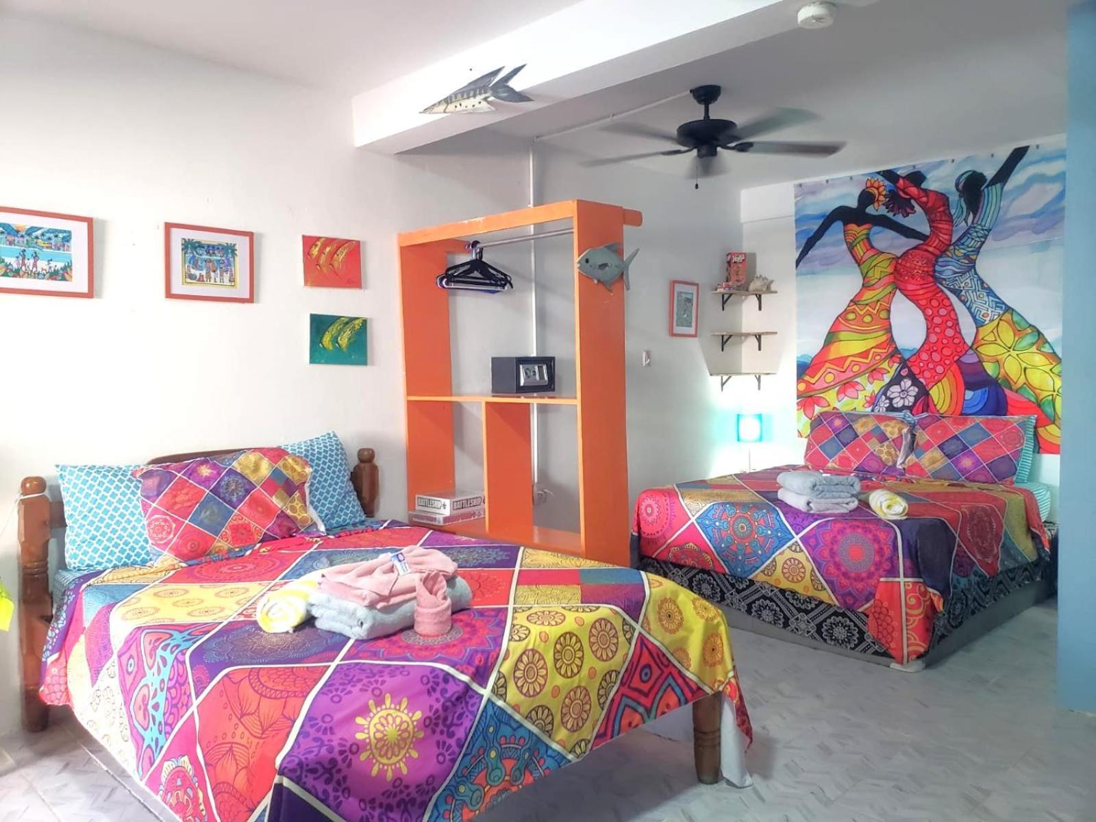 Beach Club Condos At Popeyes Caye Caulker Exterior photo