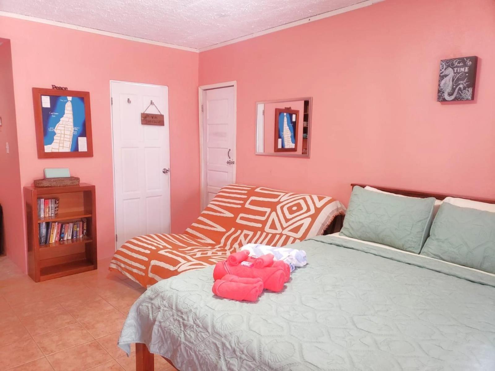 Beach Club Condos At Popeyes Caye Caulker Exterior photo