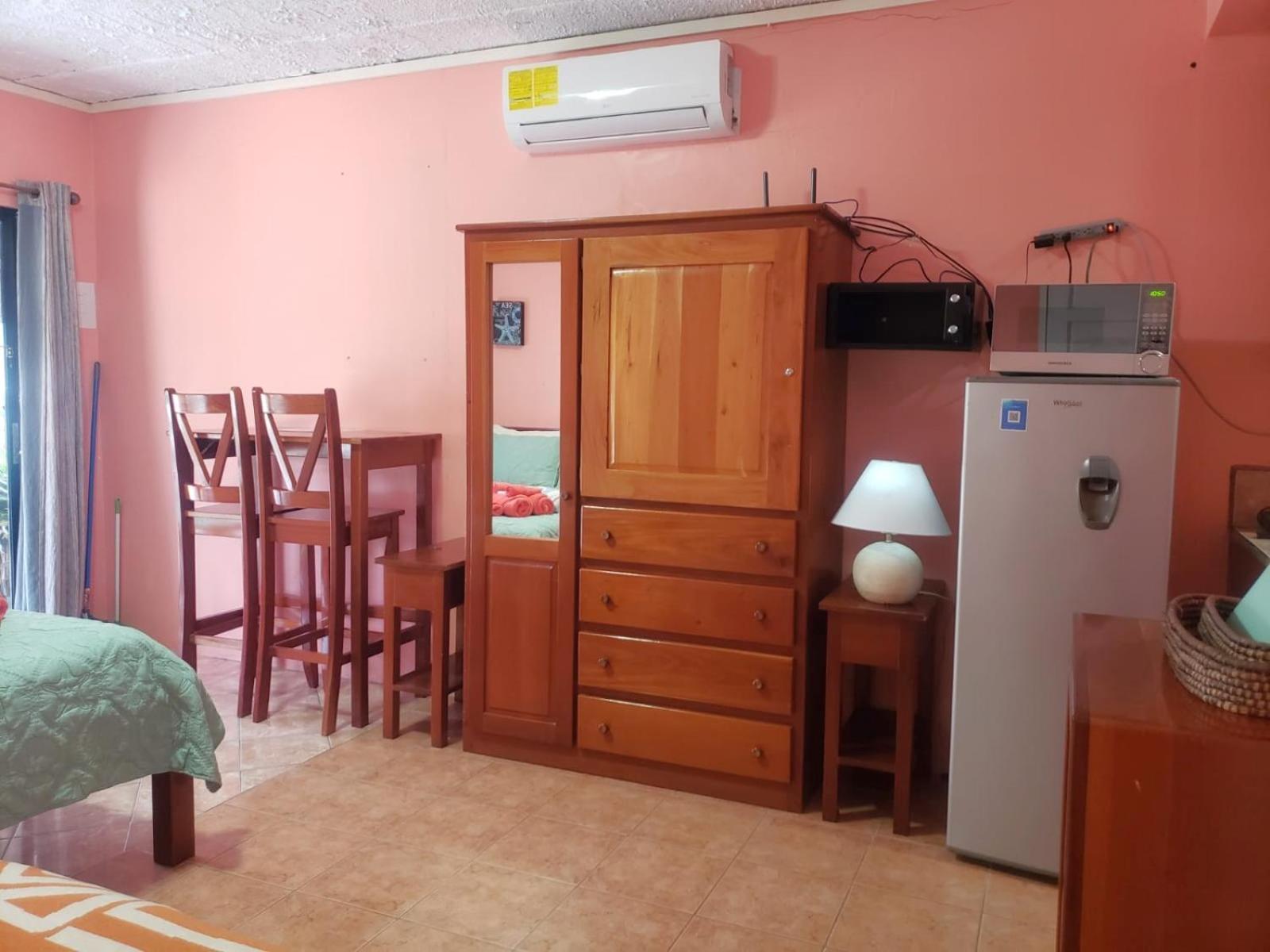 Beach Club Condos At Popeyes Caye Caulker Exterior photo