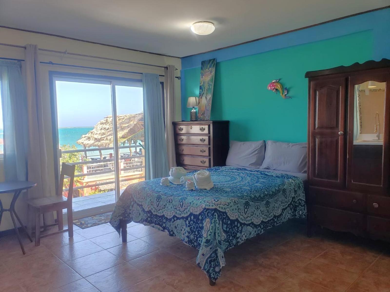 Beach Club Condos At Popeyes Caye Caulker Exterior photo